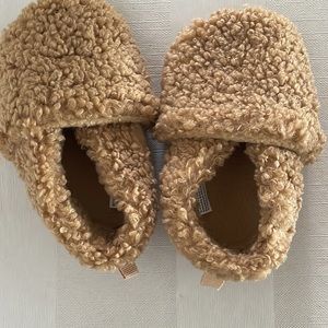 Baby gap shoes
